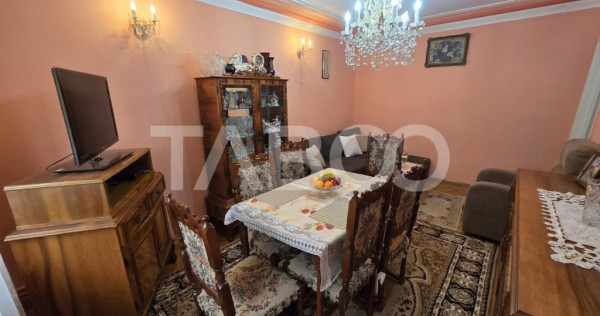 Apartament de vanzare 4 camere decomandate etaj 1 Vasile Aar