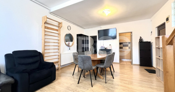 Apartament cu 3 camere pe 2 nivele zona Centrala langa Piata