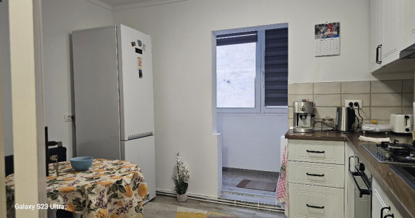 Apartament 2 camere zona TRACTORUL,