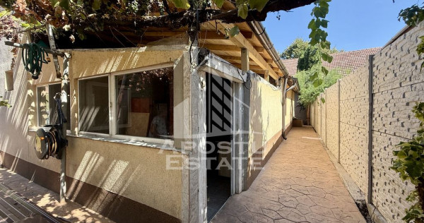 Casa cu 5 camere de vanzare, acces auto, zona Lunei Timisoara