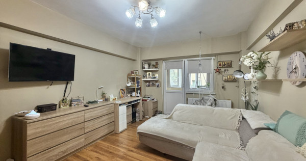 Apartament 2 camere, decomandat, etaj 3, zona Dambovita