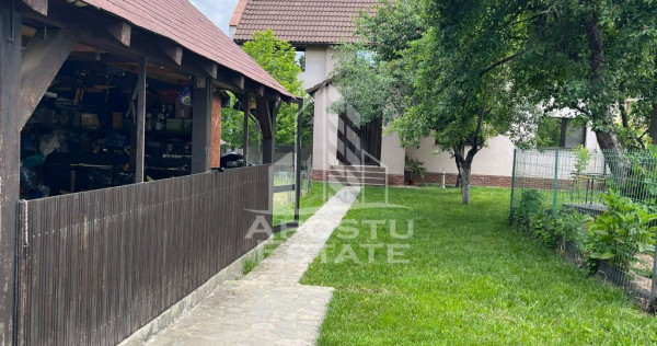 Casa individuala , 4 camere,2 bai, garaj, acces auto, 575 teren