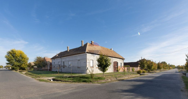 Casă / Vilă cu 4 camere de v&acirc;nzare &icirc;n zona Central - Nădlac