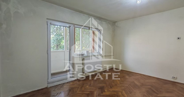 Apartament de vanzare cu 3 camere, 2 bai, 2 balcoane, zona Aradului