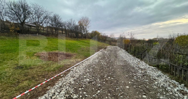 Teren intravilan la intrare in Ghinda