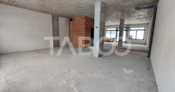 Spatiu comercial open space generos stradal cu vitrine Turni
