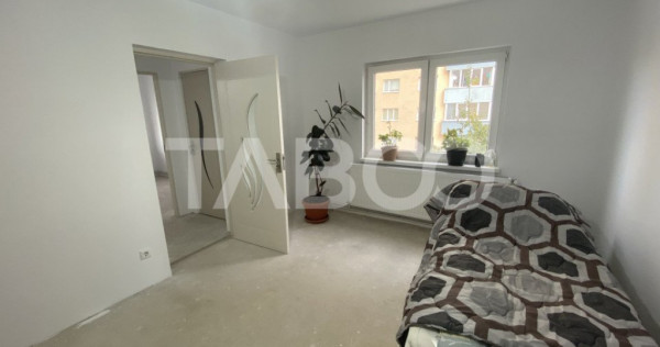 Apartament 3 camere 46 mp loc de parcare zona Cetate Bd Tran