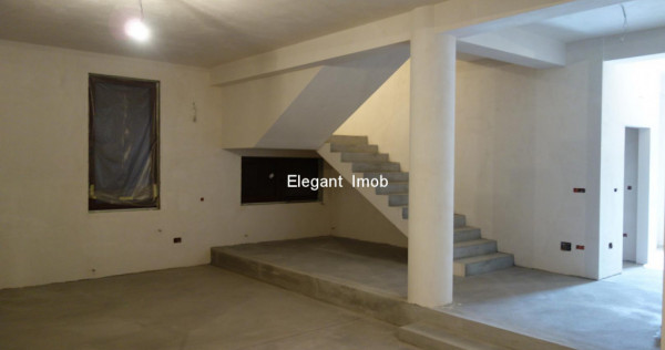 Vila cu suprafata de 550 mp si 13 camere in Paradisul Verde