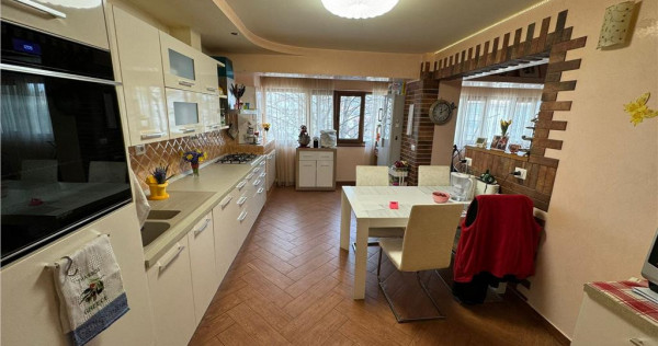 Apartament 3 camere, etaj 2, zona ultracentrala, renovat com