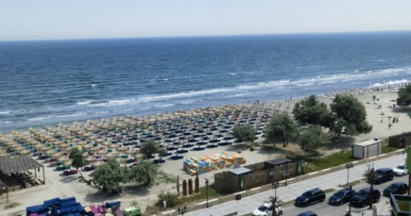 Mamaia Nord Alezzi Beach Resort cel verde doua apartamente la cheie