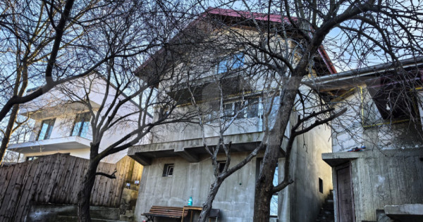 Casa la rosu 4 camere, 169mp, piata Pacurari