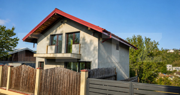 Casa la rosu 4 camere, 169mp, piata Pacurari