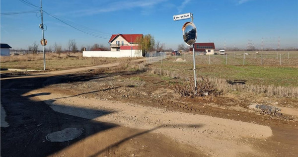 Loturi teren intravilan Ciolpani, str. Scolii, utilitati la