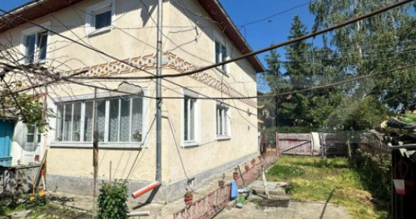 Casa ultracentrala , 200mp, teren 450 mp , Radauti
