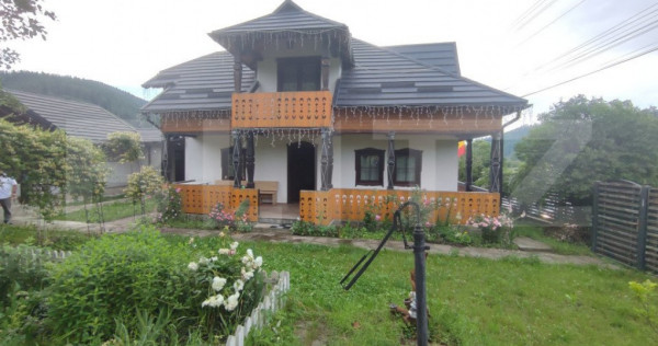 Casa de vacanta si anexe in Stulpicani