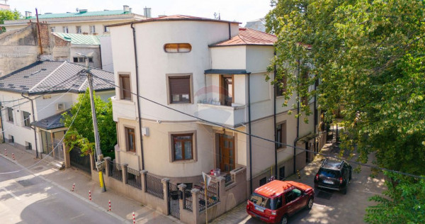 Apartament cu 4 camere de vânzare în zona Central