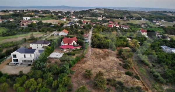 Teren Intravilan cu dublu front la strada, suprafata totala