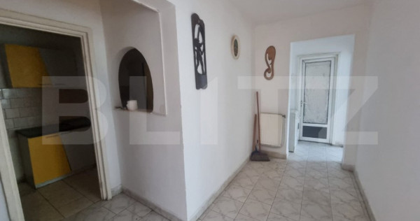 Apartament 3 camere, etaj 2, zona Cornisa