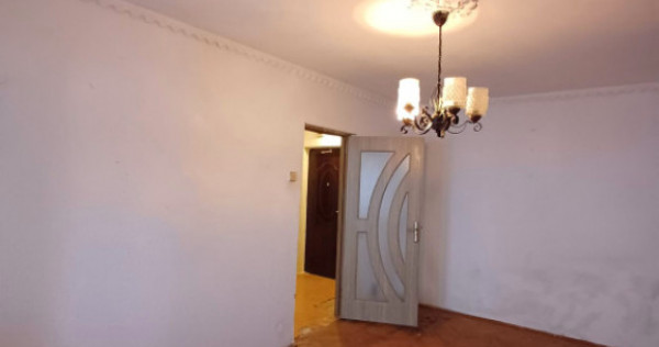 APARTAMENT 3 CAMERE DECOMANDAT, 70MP - PODU ROȘ, PIAȚA NIC