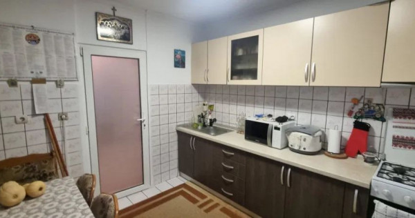 Apartament cu 3 camere - zona Racadau