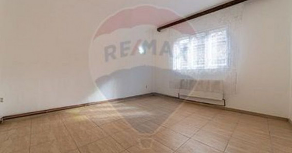 Apartament la de inchiriat la casa, spațios, nemobilat- ...