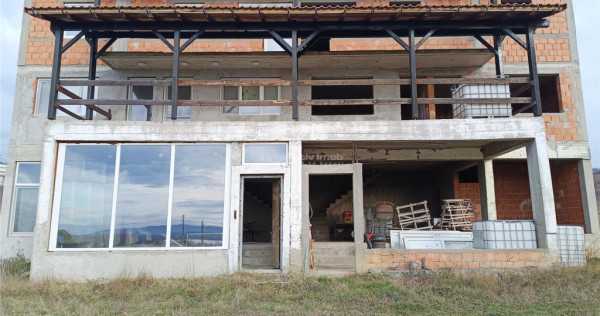 DUPLEX P 1 M CU TERASE | TEREN TOTAL 2.306 MP in MOLDOVA NOU