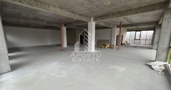 Spatiu comercial 340 mp utili, SAD, etaj1, parcari, Toron...