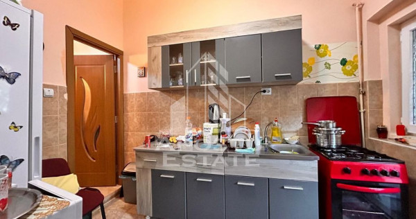 Apartament 2 camere, la curte comuna, pod mansardabil in ...