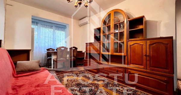 Apartament cu 3 camere, centrala proprie, cu debara, zona...