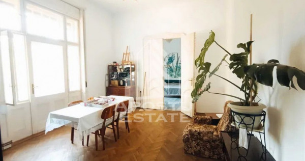 Apartament spatios si luminos etaj intermediar in Piata V...