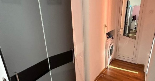 De vânzare apartament cu 3 camere, decomandat