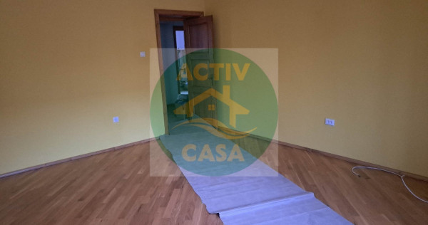 Apartament 3 camere, zona buna