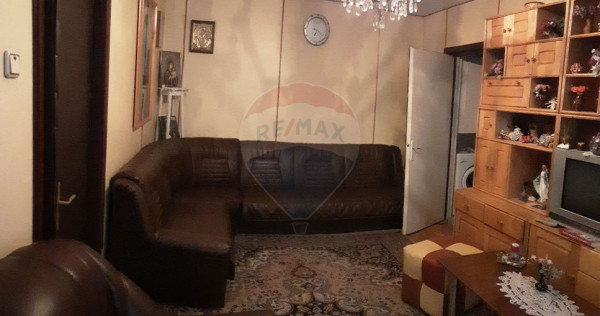 Apartament cu 3 camere de închiriat în zona Central