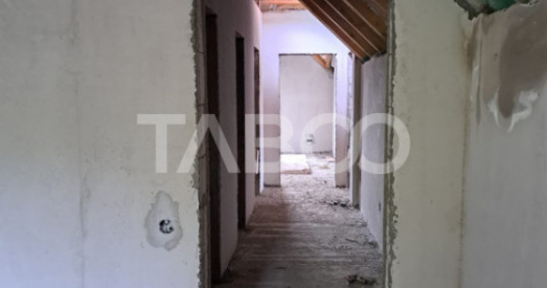 Casa de vanzare individuala cu 500 mp teren liber Gusterita