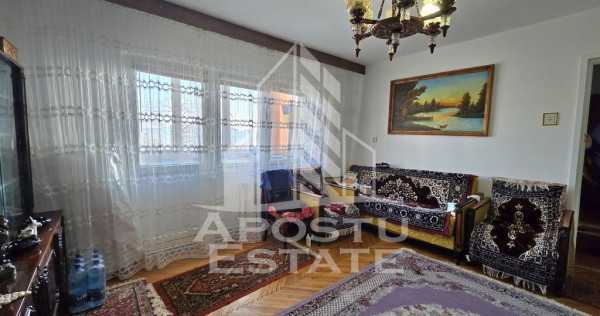 Apartament cu 2 camere, etaj 3, centrala proprie, zona Li...