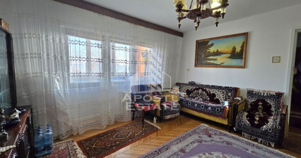 Apartament cu 2 camere, etaj 3, centrala proprie, zona Li...