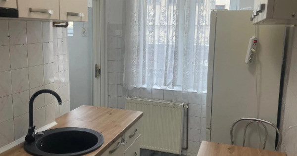 Apartament cu 2 camere,zona Tractorul