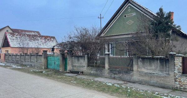 Casa Săbolciu-Săcădat, teren 1 500 mp. 55 000 E. Comis...