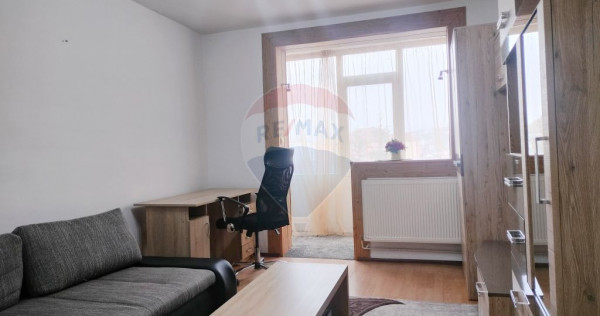 Apartament cu 3 camere de vânzare în zona Central