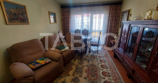 Apartament 4 camere decomandate de vanzare 2 bai zona Strand