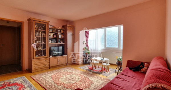 Apartament cu 3 camere, 2 bai, etaj intermediar, Calea Ar...