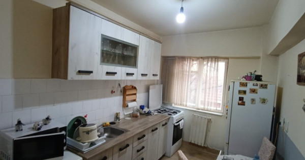 Bd-Bucuresti, zona Caminul, 3 camere, decom., etaj 1