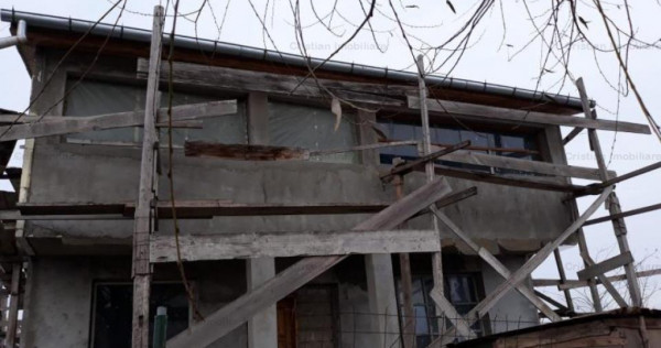 Vila D P M 230mp construiti la GRI, teren=591mp Brailita