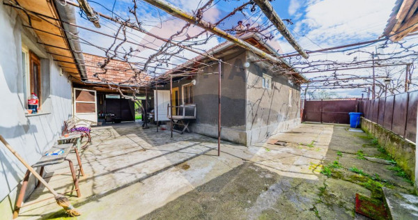 Casă cu teren 4500mp de vanzare in Carand Jud. Arad