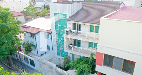 Vila deosebita la un pas de mare mobilata si utilata