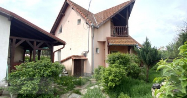 Casă spațioasă, de vanzare, cu 5 camere, 180 mp, zona ext