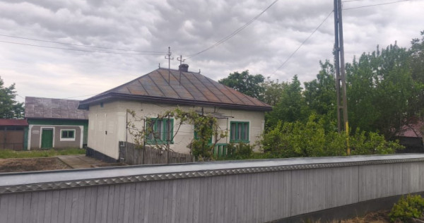 2 Case + 1600 mp Teren, zona centrala Balinesti, Siret