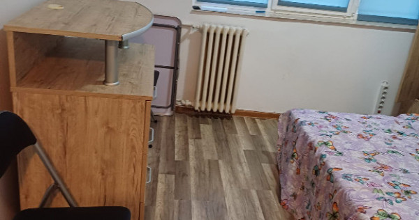 Garsoniera spatioasa, renovata, mobilata utilata, etaj trei, Letea 32