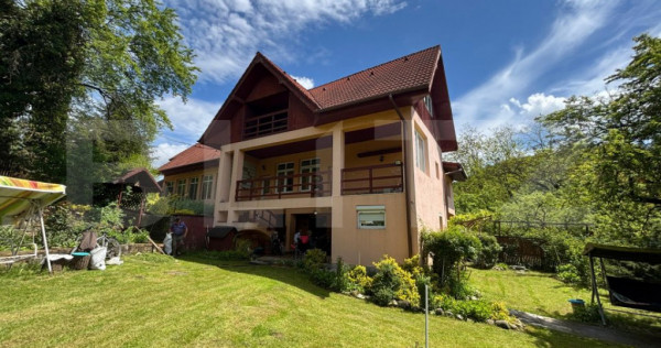 Vila de vanzare, cu 4 camere, 320 mp, zona Șuvița