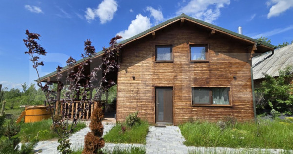 Cabană lemn cu 4 dormitoare, 120mp, teren intravilan de 125